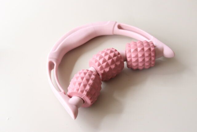 セリアのすっきりハンドローラー 脚腕用のデザイン