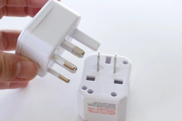 ダイソー 海外用 変換プラグ