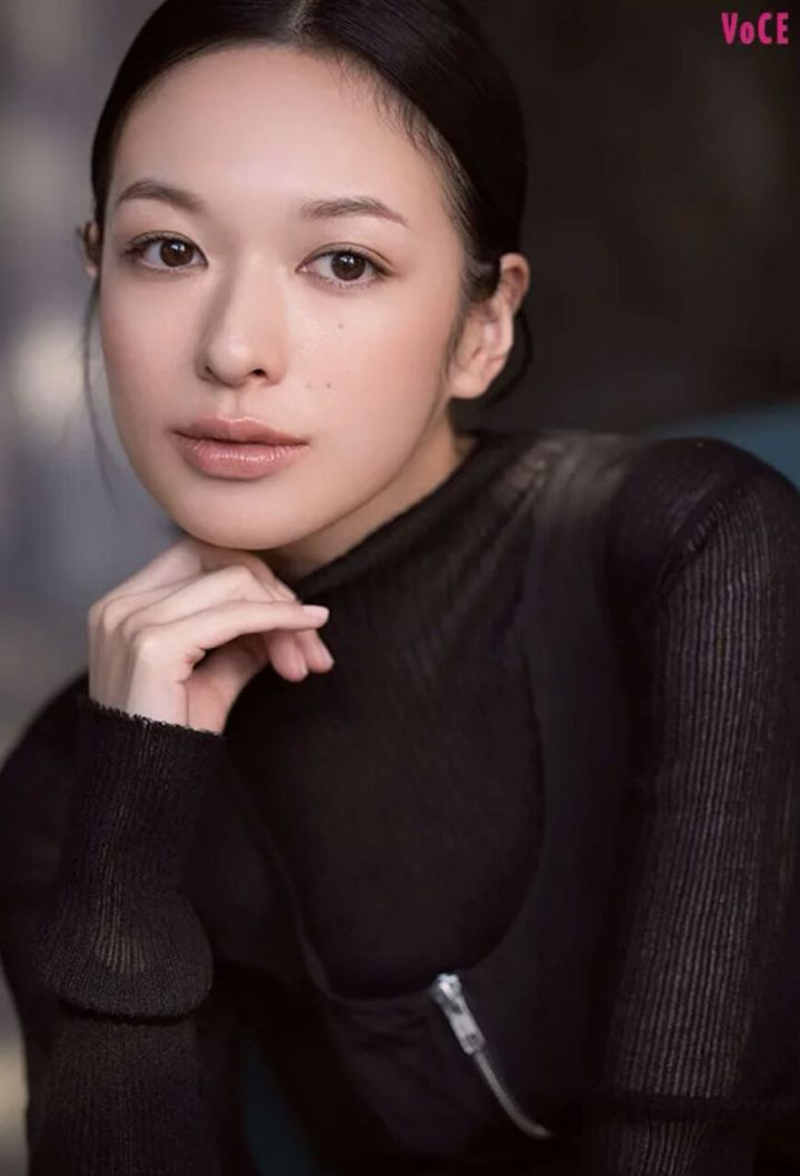 シャネル「ルージュ アリュール ヴェルヴェット レ ペルル」447を使ったイメージ