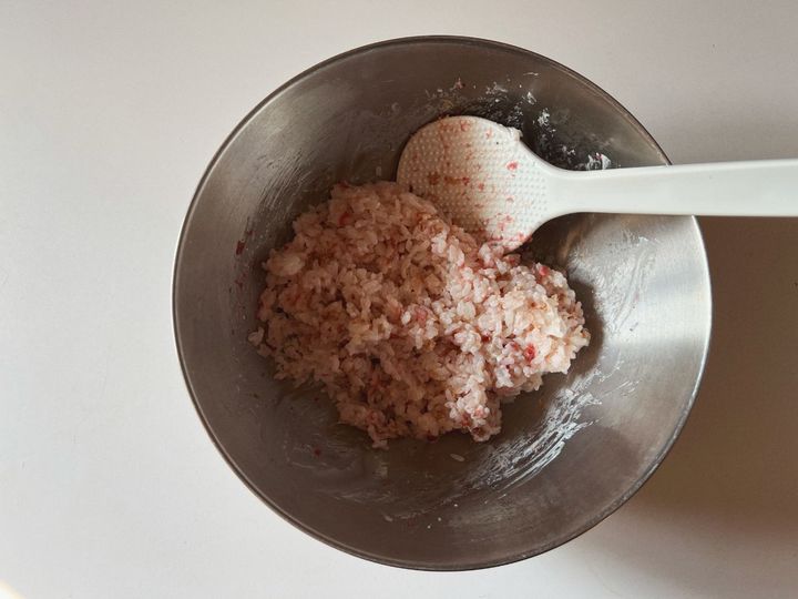 梅干しとクリームチーズの相性が抜群なパリおにぎりの作り方【渡辺友美子のパリおにぎりのレシピ vol.8 〜レシピで旅するヨーロッパ〜】