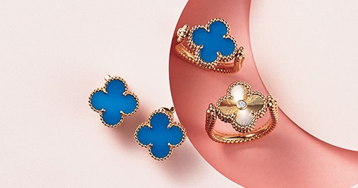 ヴァンクリーフ＆アーペルのイエローゴールド×ブルーアゲートのアルハンブラのリングとイヤリング