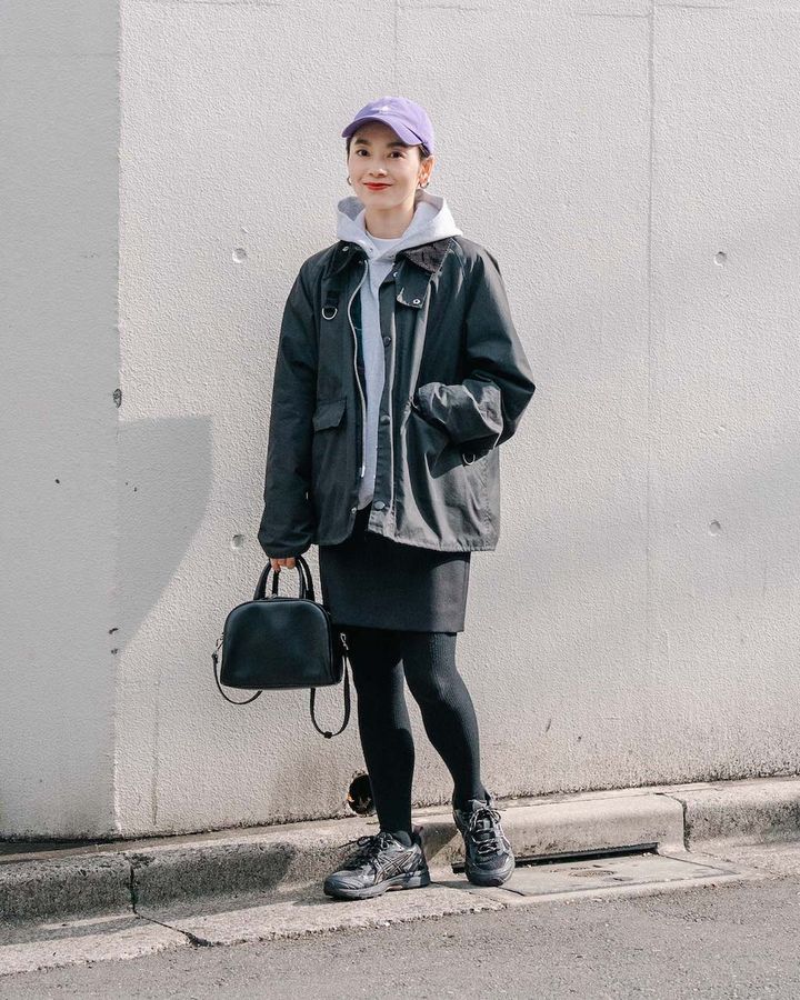 “パーカをレイヤード”のお手本コーディネート5選。冬はフーディで首周りも暖かく【TOKYO SNAP】