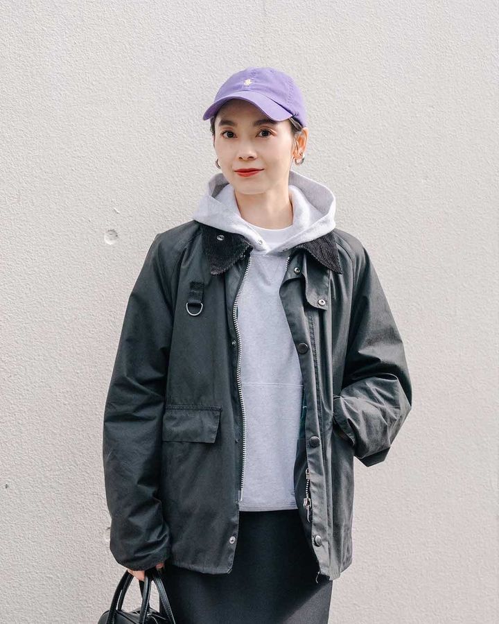 “パーカをレイヤード”のお手本コーディネート5選。冬はフーディで首周りも暖かく【TOKYO SNAP】