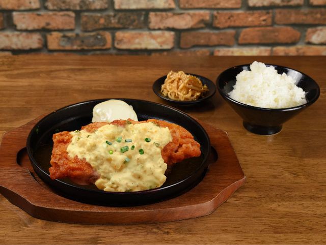 自家製タルタルのチキンカツ南蛮弁当 2,048円