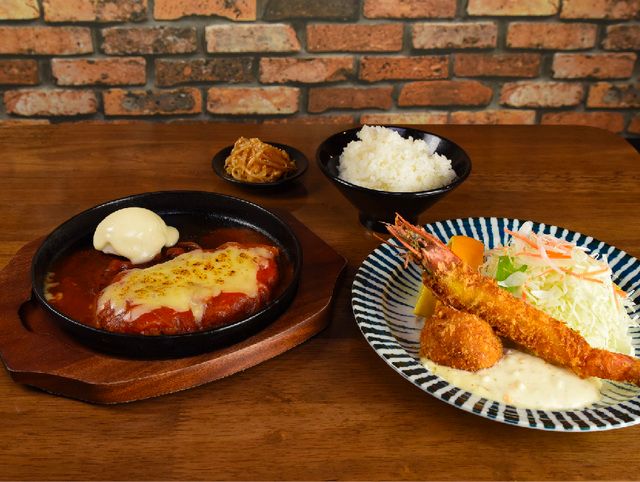 海老フライ、カニコロッケとチーズハンバーグ弁当 3,258円