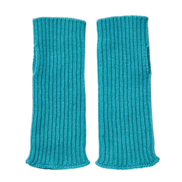 モコモコかわいいオシャレに挑戦！冬のコーデにプラスしたい小物たち