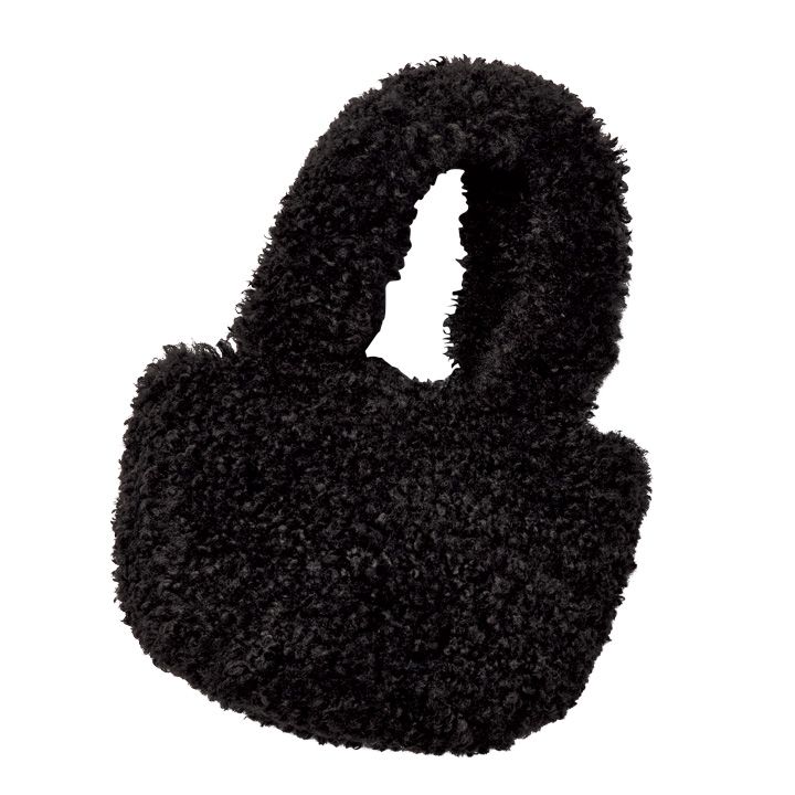 モコモコかわいいオシャレに挑戦！冬のコーデにプラスしたい小物たち