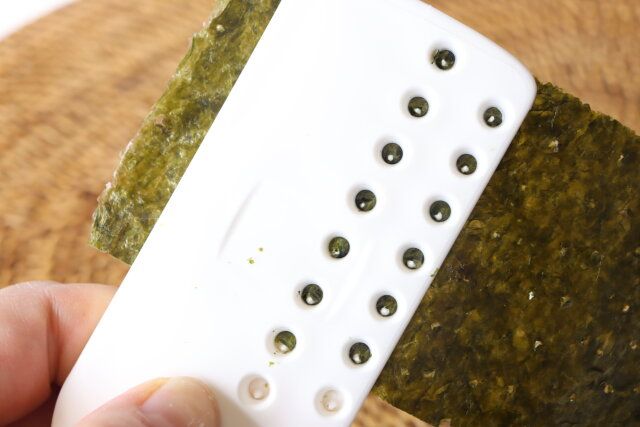 ダイソーの忙しい朝でも使える穴あけ海苔パンチ