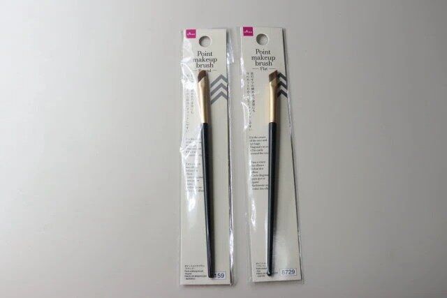 ダイソーのポイントメイクブラシ（ラウンド） ポイントメイクブラシ（フラット）のパッケージ