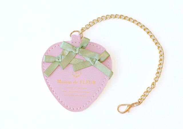 宝島社ムック付録のメゾン ド フルールのいちごチャーム1