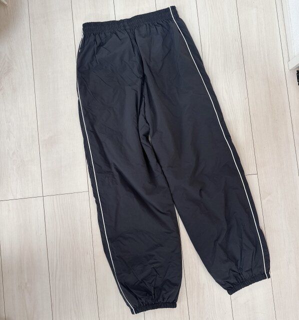 GU 裏フリーストラックパンツNT+E 後ろ側