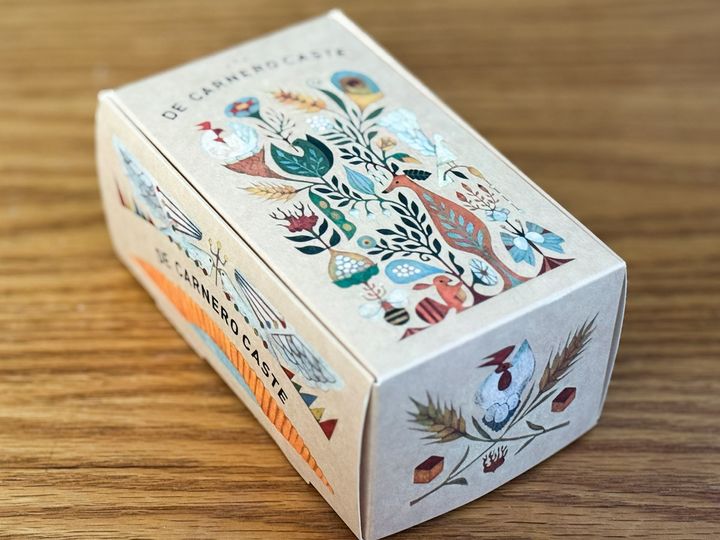 「スパイスカステラ」のパッケージ