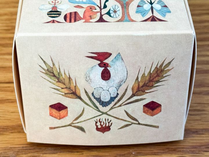 「スパイスカステラ」のパッケージ側面