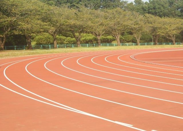 24時間走は陸上トラックや1周1~2km程度の周回コースで開催されることが多い