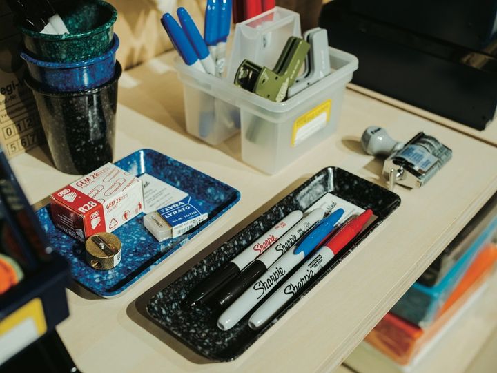 オフィスでも自宅でも大活躍！ かゆいところに手が届く収納アイテムが充実【“見せるプロ”たちの収納術】