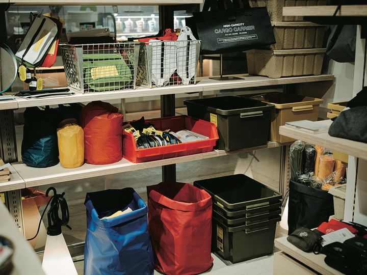 オフィスでも自宅でも大活躍！ かゆいところに手が届く収納アイテムが充実【“見せるプロ”たちの収納術】