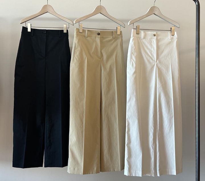 画像: 【プラステ】テックチノストレートパンツ 各￥13,000 www.plst.com