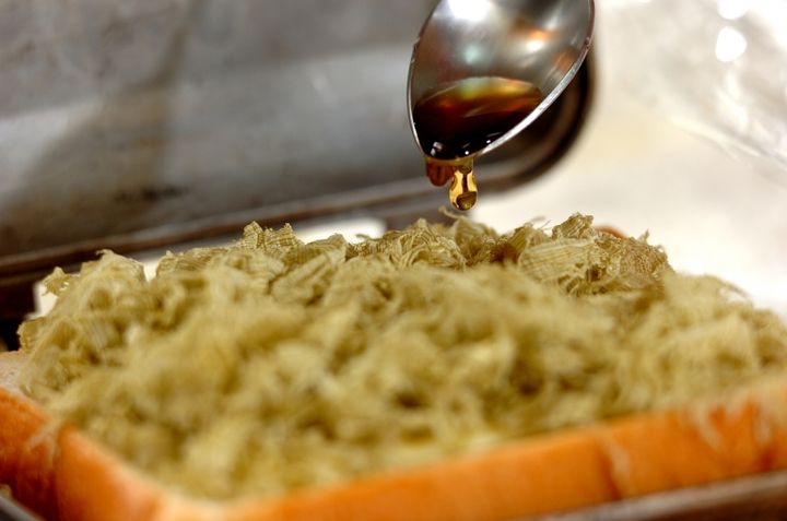 とろろ昆布とチーズのホットサンドの作り方1