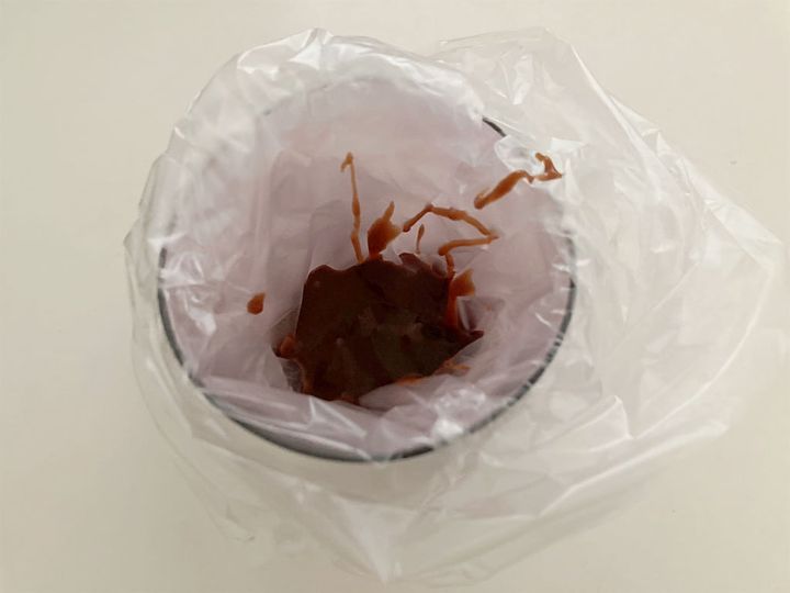 ポリ袋にガナッシュを入れる