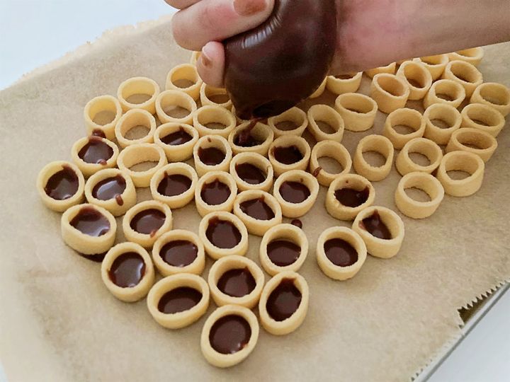 なげわにガナッシュを入れる