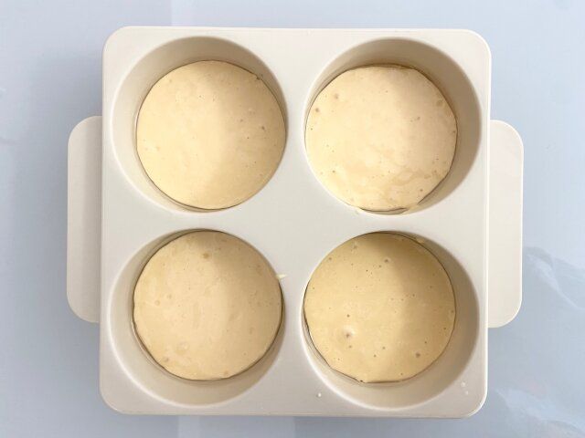 3COINS 仕切り付きパンケーキメーカー パンケーキの生地を入れる