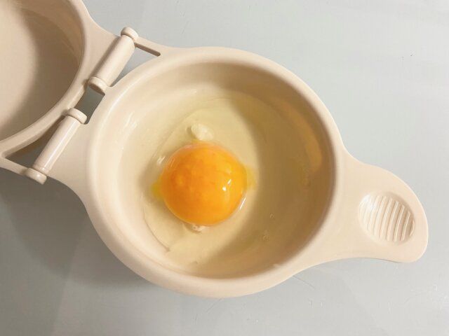 3COINS 目玉焼きクッカー 割られた卵