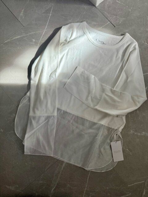 着用したシャツ 見える部分がシアーになっている