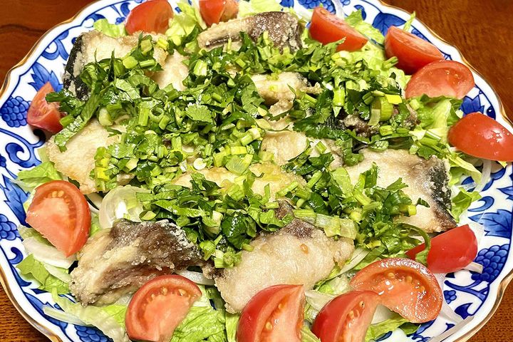 ▲南蛮漬けなど揚げてもおいしいブリ。彩り野菜をたっぷり添えて食べましょう。