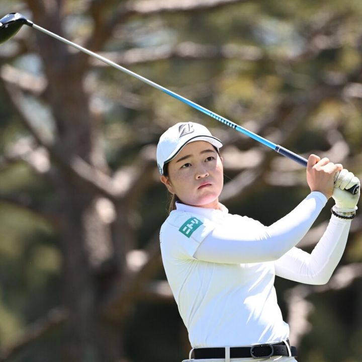 飛ばしの秘訣は捻転差？ツアー屈指の飛距離を誇る佐藤心結のスイングを解説