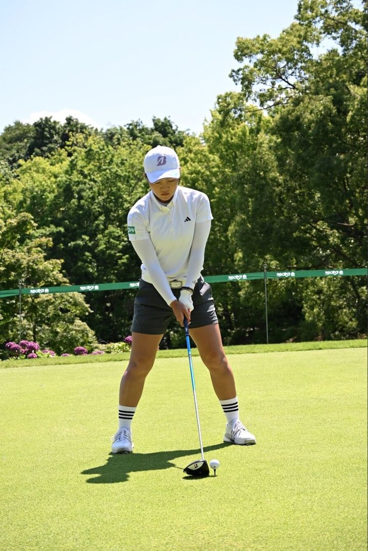 飛ばしの秘訣は捻転差？ツアー屈指の飛距離を誇る佐藤心結のスイングを解説