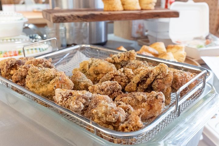 大人気の「からあげ」は別売りも。2個で300円