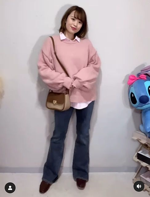 しまむらのピンクの「オックスシャツ」×フレアデニムパンツ