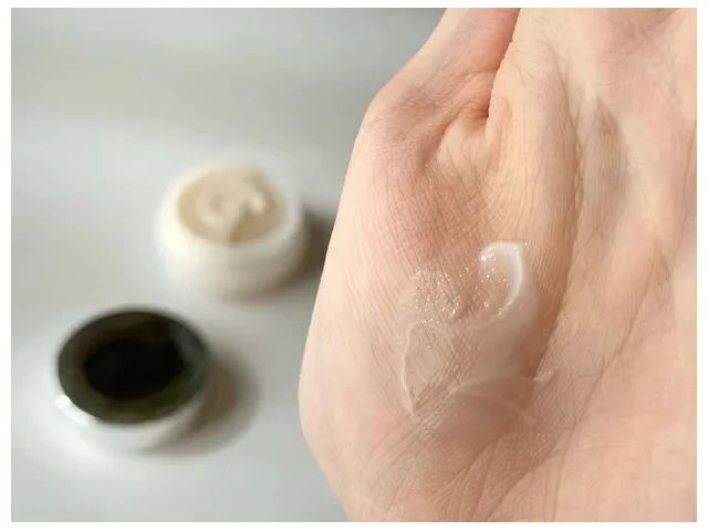 DEW リップゾーンセラム