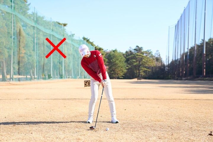 冬の芝でFWをうまくミートする方法！「当てて終わり」のイメージが正解