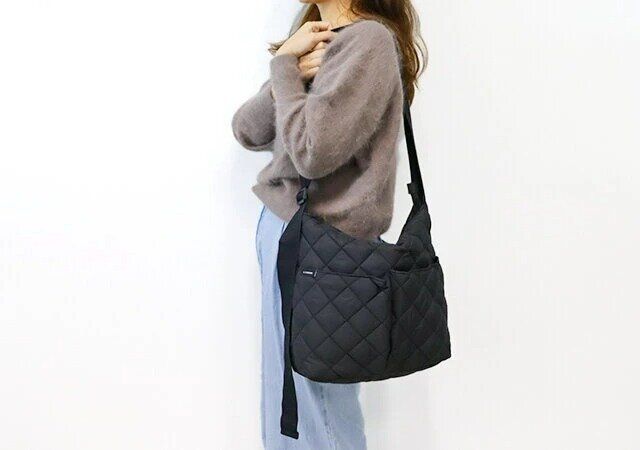 A.STANDARD たっぷり入ってふんわり軽い 7ポケットキルティングショルダーバッグBOOK