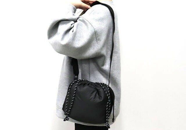 近藤千尋PRESENTS 便利でおしゃれな仕切り付き 7ポケットショルダーバッグBOOK