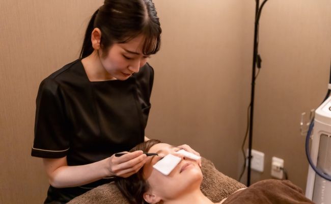 まつ毛パーマの施術イメージ