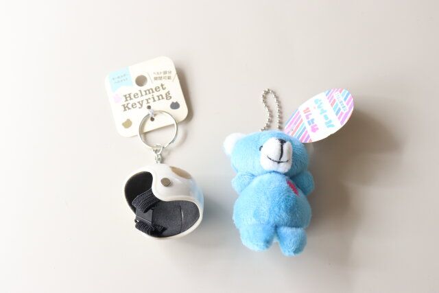 セリア 4465 キーホルダー ヘルメット カラフルハートベア WS-1913 商品タグ