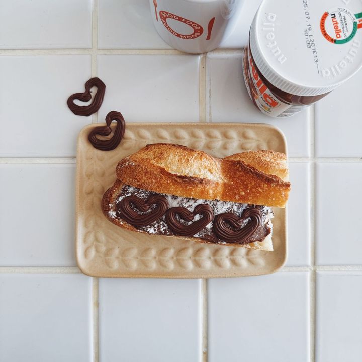 バレンタインに作りたい！食感が楽しいチョコバゲットサンド【パン好きなsumire.のバゲットサンドのレシピ vol.35 〜レシピで旅するヨーロッパ〜】