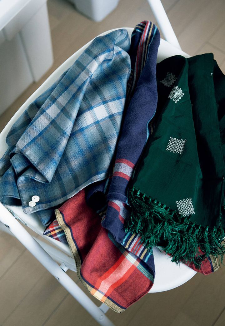 〈Unlikely 〉のシャツとスカーフ