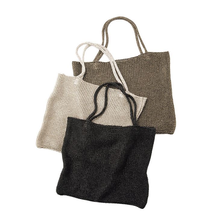 こなれ感漂うニットバッグ