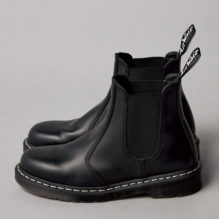 コーデがオシャレに引き締まる！足元はかっちりレザーシューズで決まり