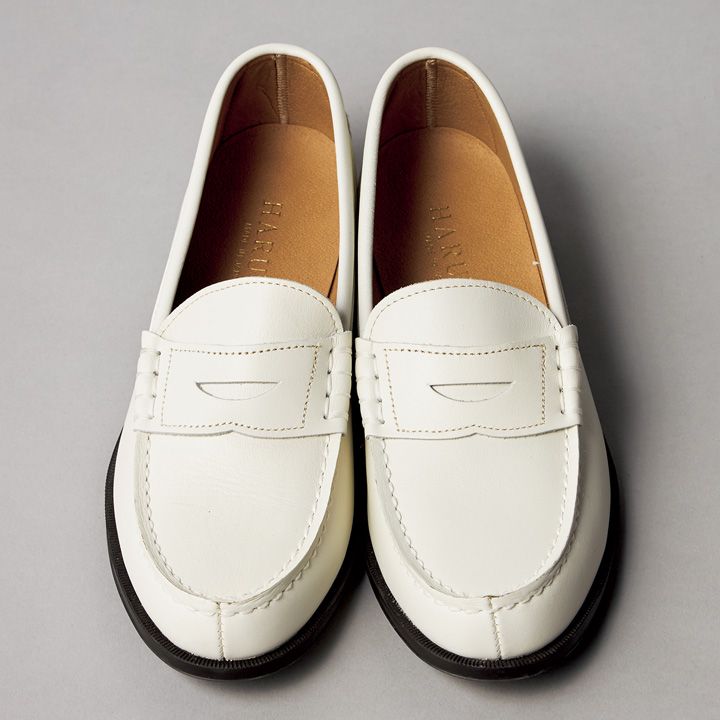 コーデがオシャレに引き締まる！足元はかっちりレザーシューズで決まり