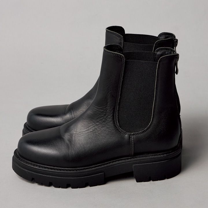 コーデがオシャレに引き締まる！足元はかっちりレザーシューズで決まり