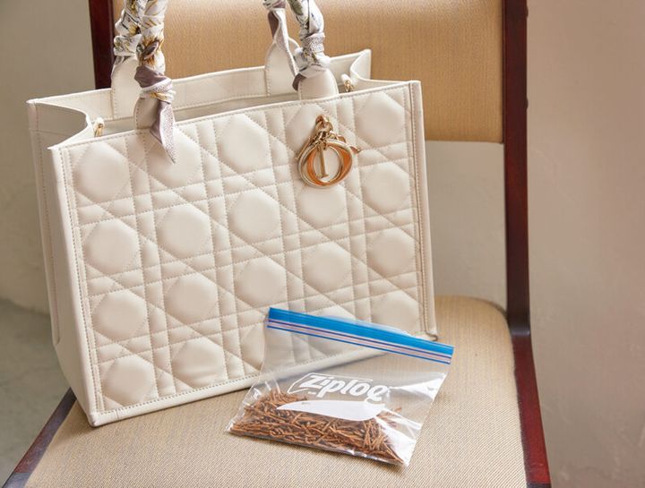 オールブランはバッグに入れて仕事の合間にいただきます