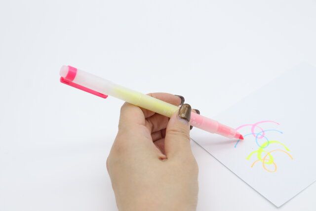 ツインカラー蛍光ペン 2本セット キャップ