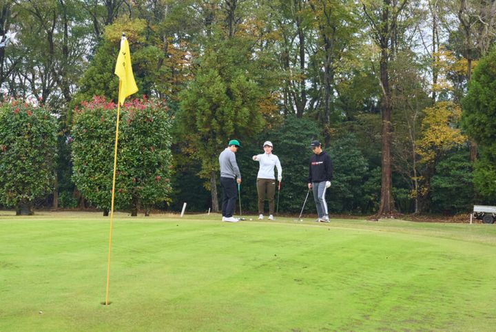 パターとウエッジ、どっちが寄る？アマチュアゴルファーが徹底検証！