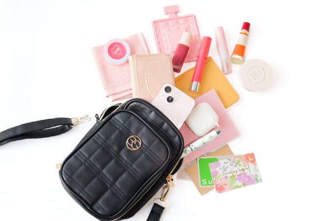 EGOIST Logo Shoulder Bag コンパクトでも収納力抜群