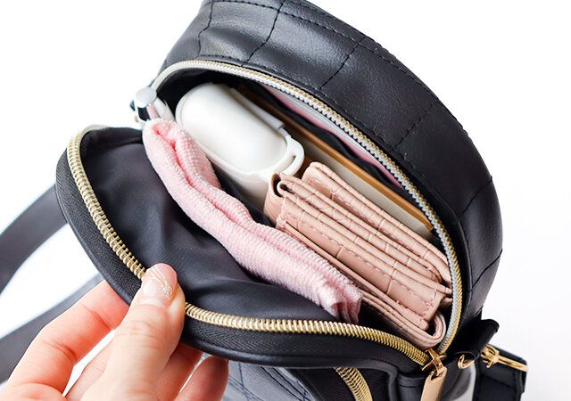 EGOIST Logo Shoulder Bag メイン収納 実例