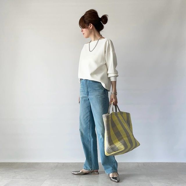 オフショルリブ袖カットソー×GUのブルーの「ハイライズストレートジーンズ」